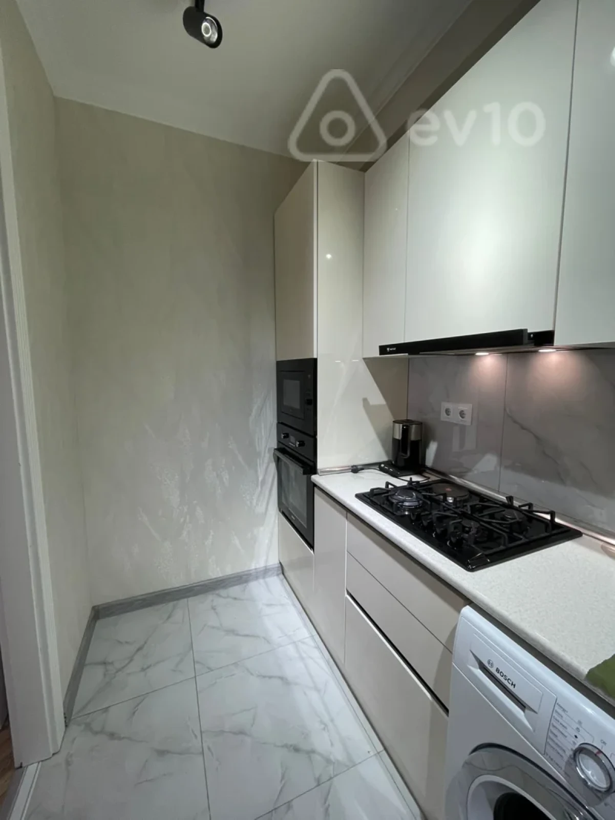 Kirayə verilir 2 otaqlı yeni tikili 70 m²