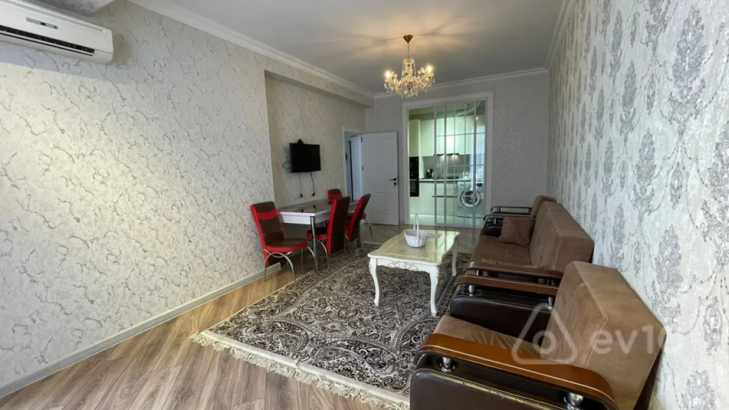 Kirayə verilir 2 otaqlı yeni tikili 70 m²