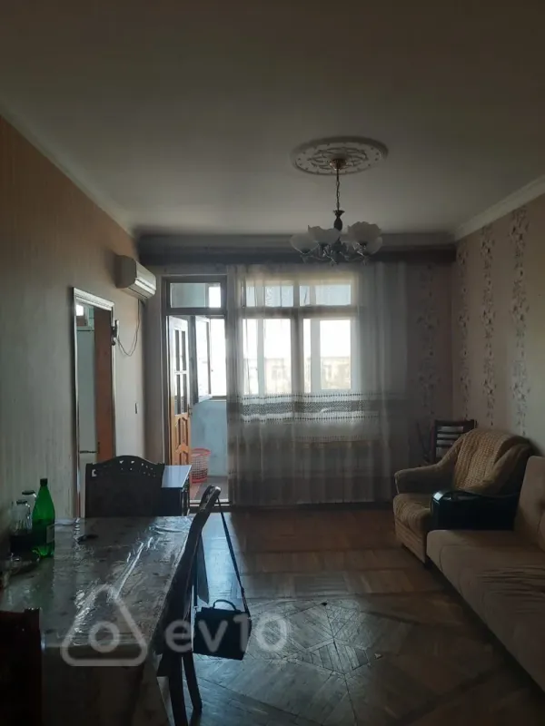 Kirayə verilir 2 otaqlı köhnə tikili 50 m²