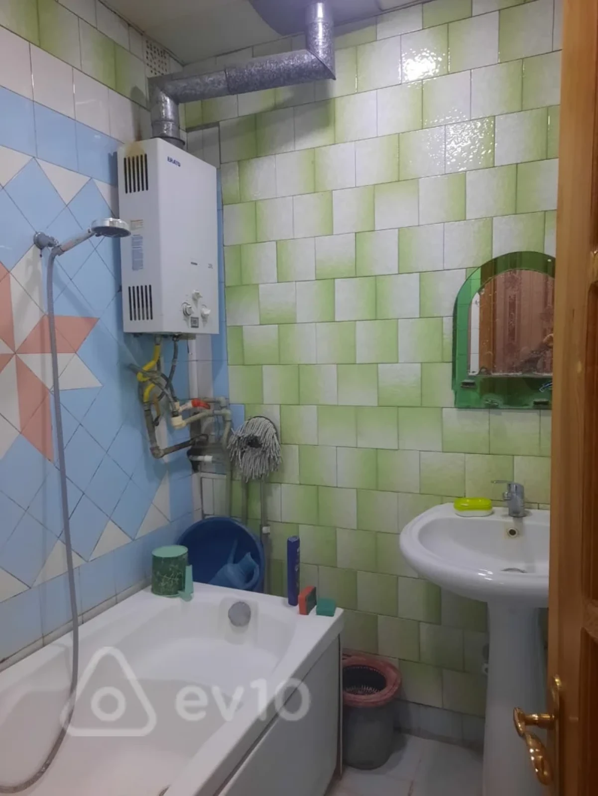 Kirayə verilir 2 otaqlı köhnə tikili 50 m²