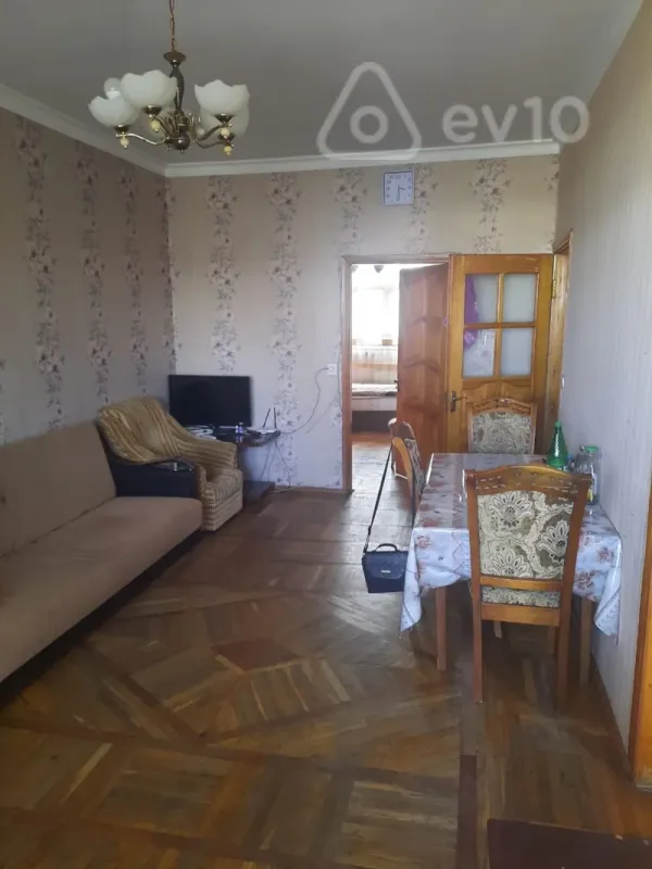 Kirayə verilir 2 otaqlı köhnə tikili 50 m²