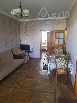 Kirayə verilir 2 otaqlı köhnə tikili 50 m²
