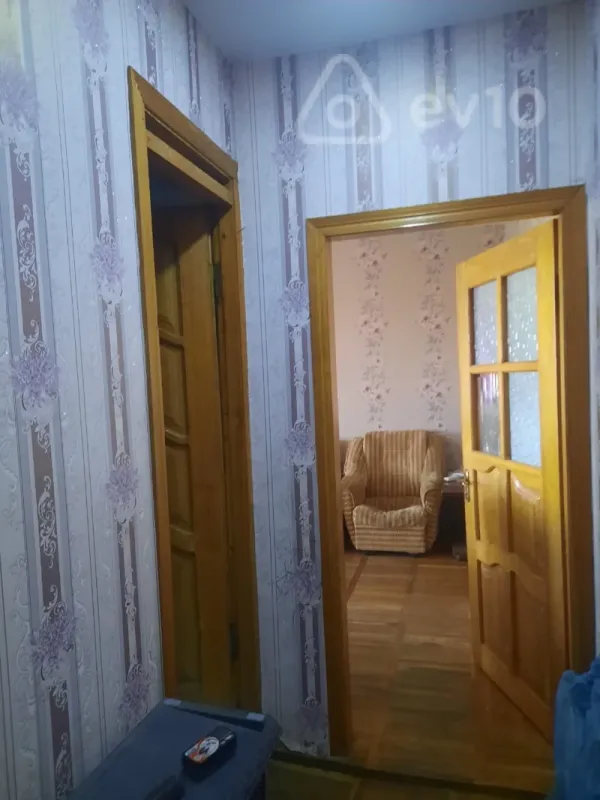 Kirayə verilir 2 otaqlı köhnə tikili 50 m²