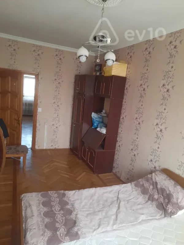 Kirayə verilir 2 otaqlı köhnə tikili 50 m²