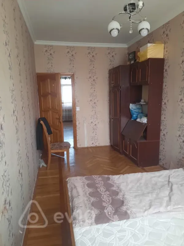 Kirayə verilir 2 otaqlı köhnə tikili 50 m²