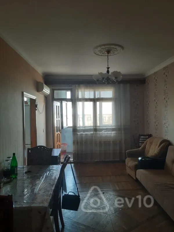 Kirayə verilir 2 otaqlı köhnə tikili 50 m²