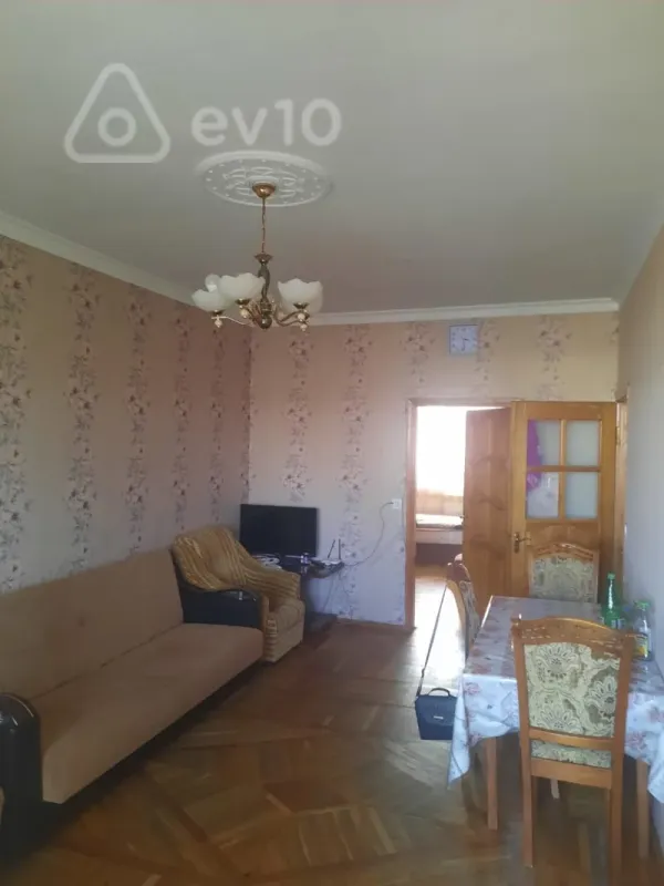 Kirayə verilir 2 otaqlı köhnə tikili 50 m²