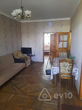 Kirayə verilir 2 otaqlı köhnə tikili 50 m²
