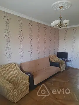 Kirayə verilir 2 otaqlı köhnə tikili 50 m²