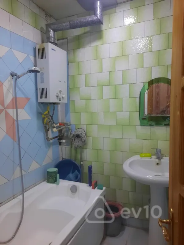 Kirayə verilir 2 otaqlı köhnə tikili 50 m²