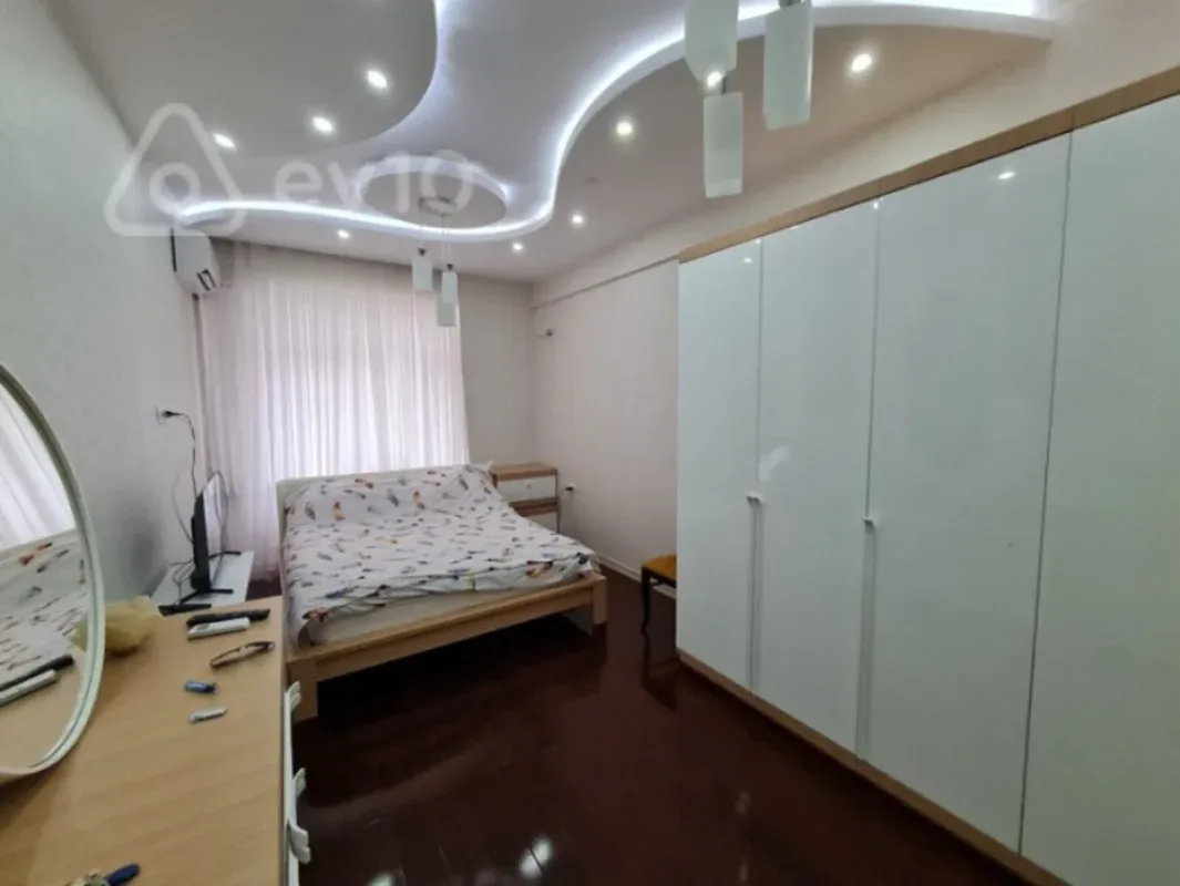 Satılır 4 otaqlı yeni tikili 220 m²