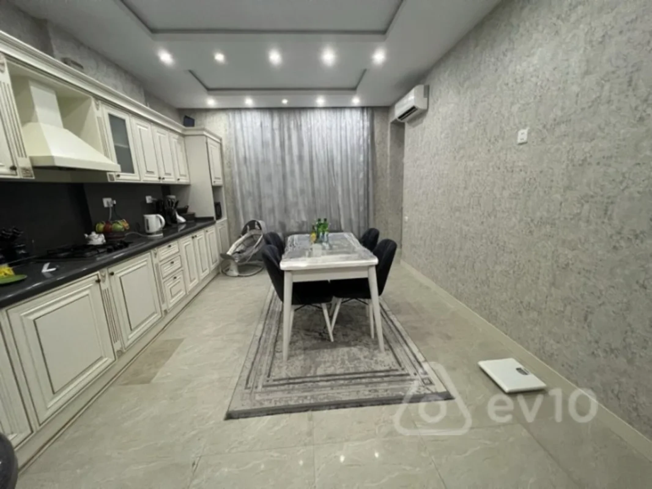 Satılır 4 otaqlı yeni tikili 220 m²