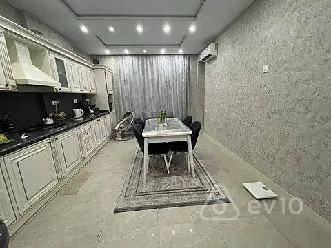 Satılır 4 otaqlı yeni tikili 220 m²