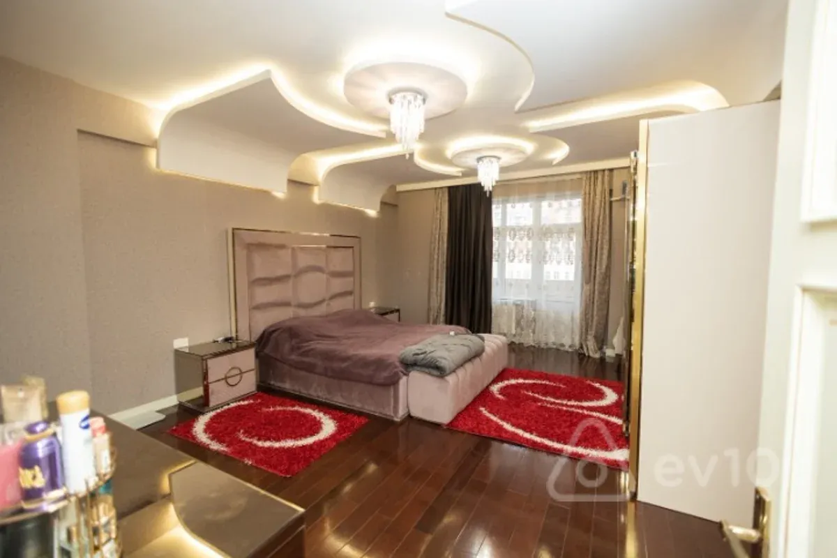 Satılır 4 otaqlı yeni tikili 220 m²