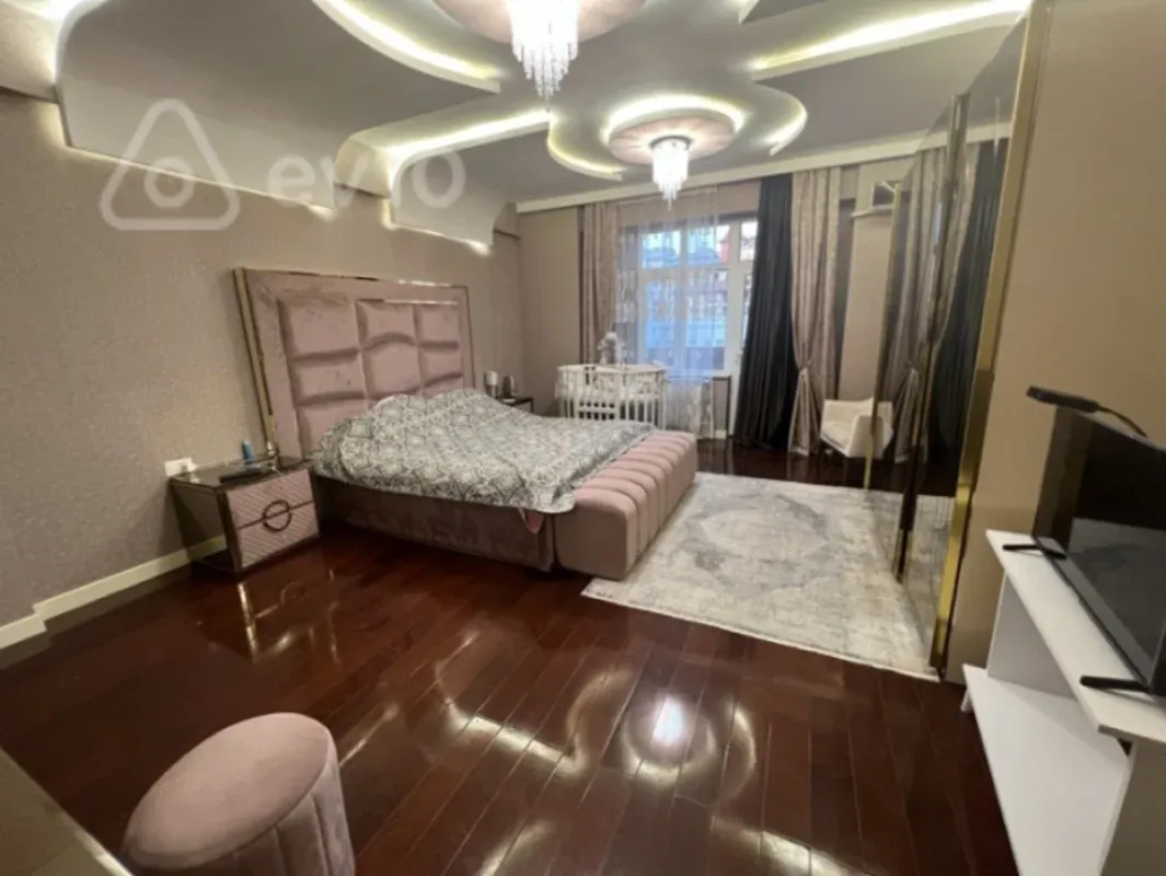 Satılır 4 otaqlı yeni tikili 220 m²
