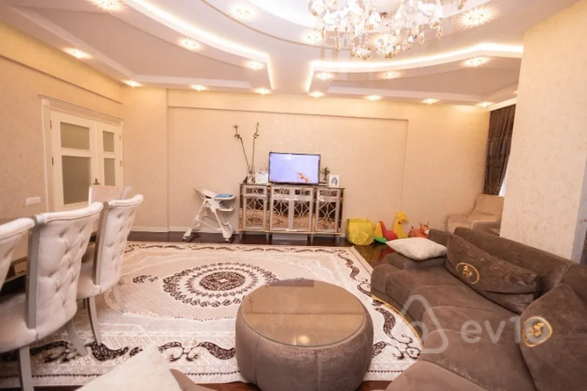 Satılır 4 otaqlı yeni tikili 220 m²