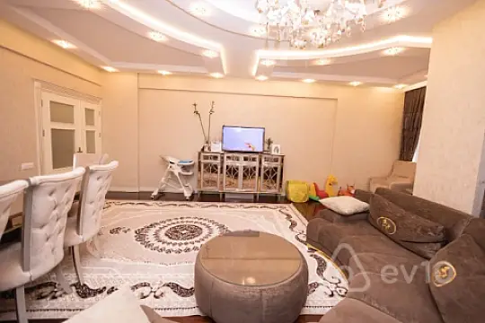 Satılır 4 otaqlı yeni tikili 220 m²