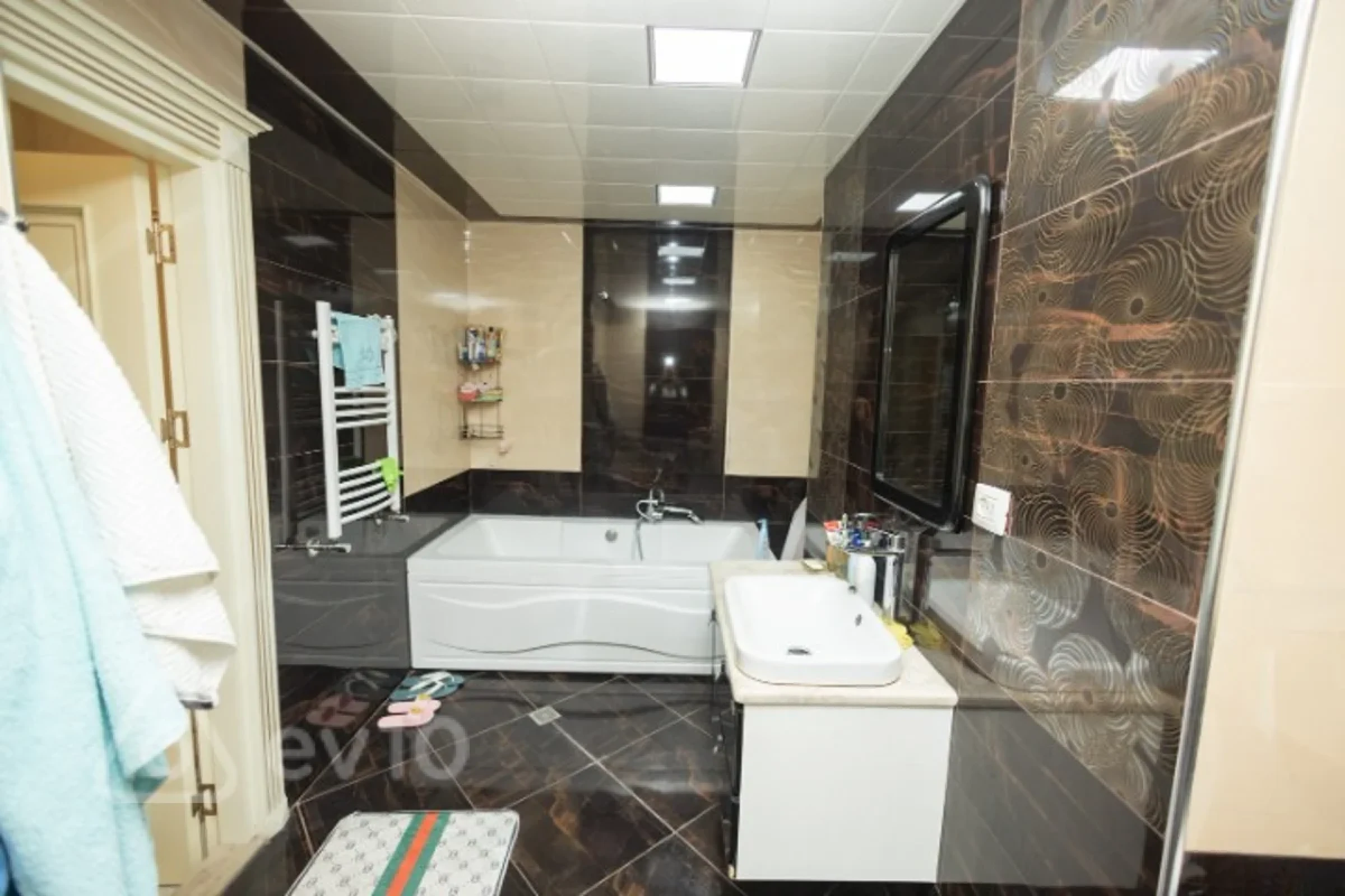 Satılır 4 otaqlı yeni tikili 220 m²