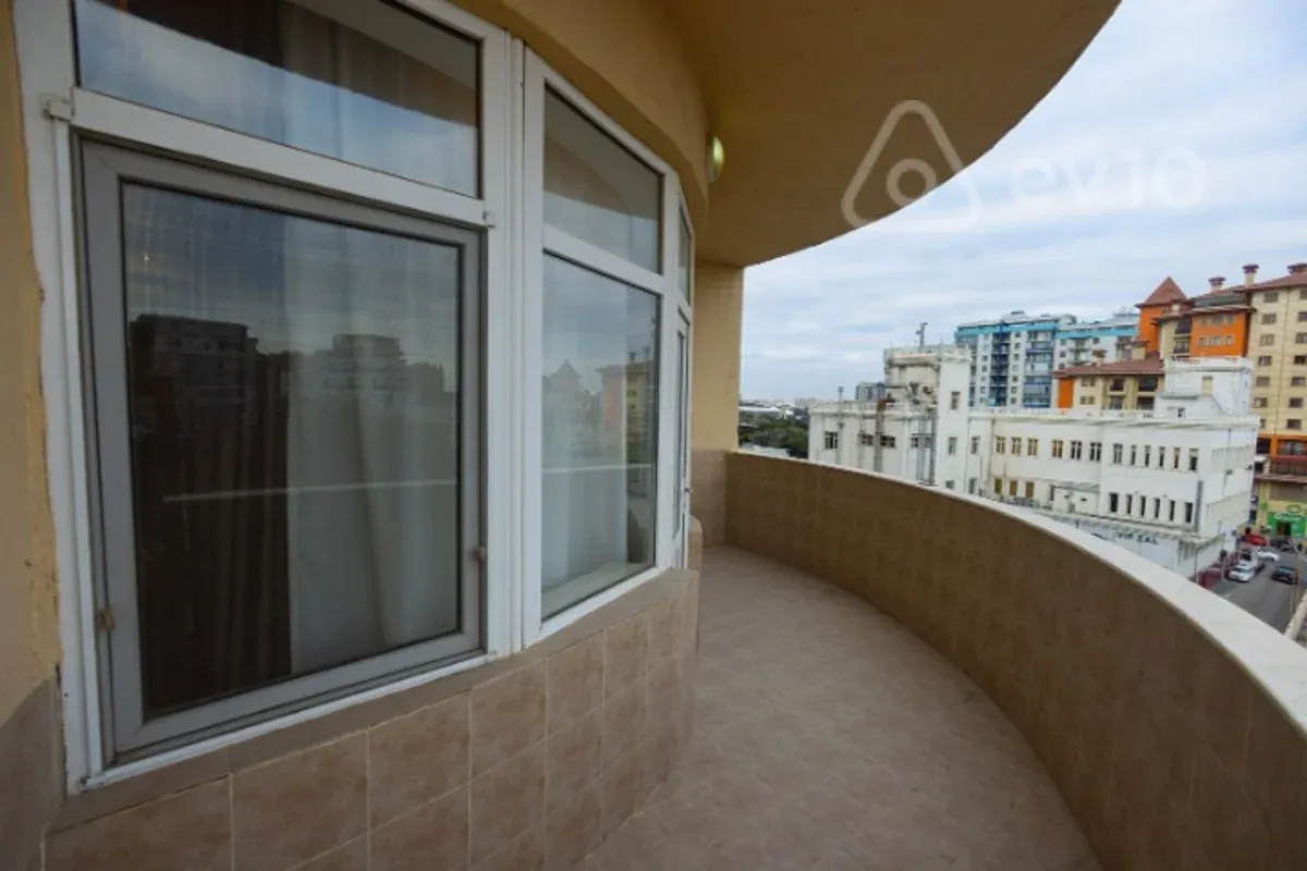 Satılır 4 otaqlı yeni tikili 220 m²