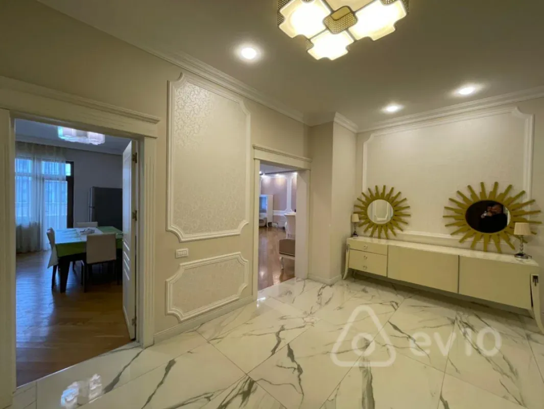 Kirayə verilir 4 otaqlı yeni tikili 220 m²