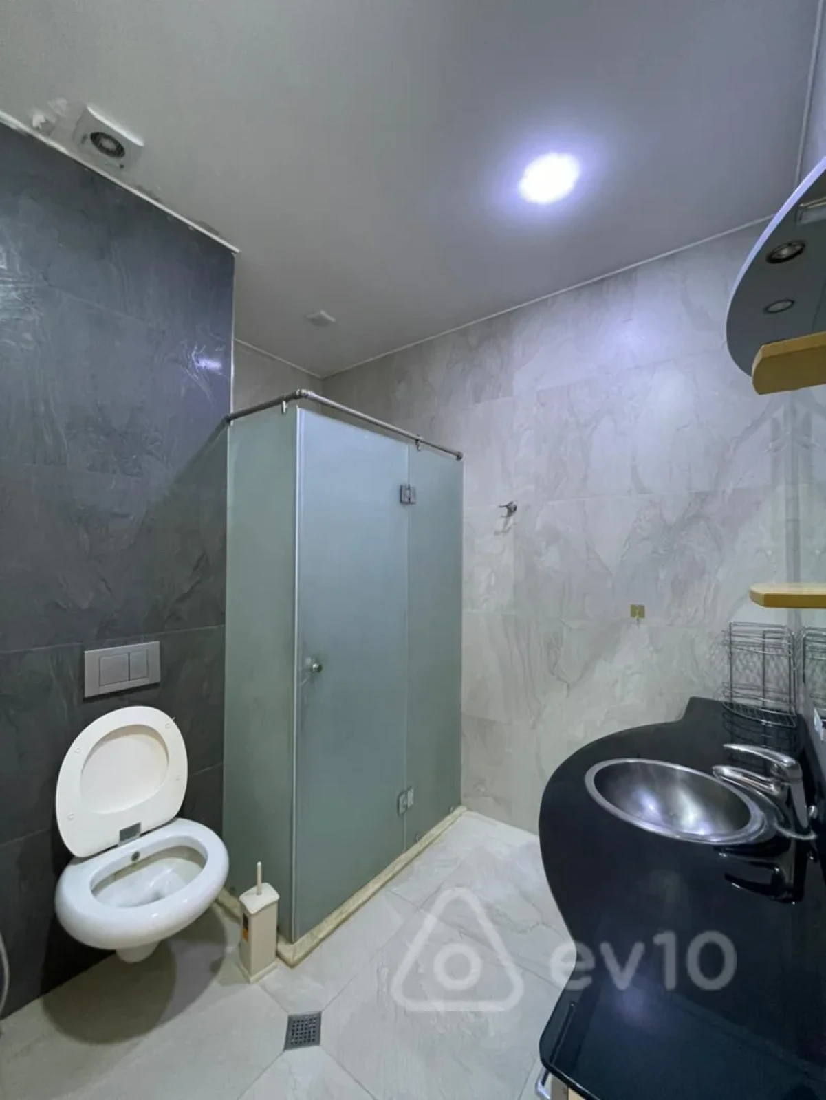 Kirayə verilir 4 otaqlı yeni tikili 220 m²