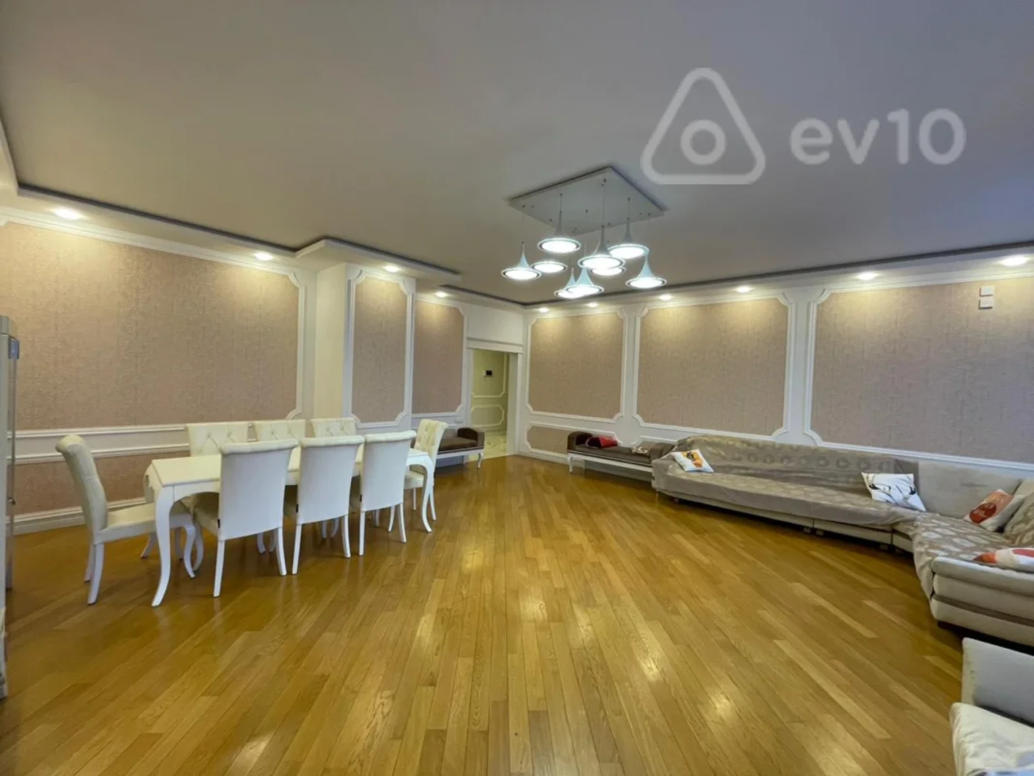 Kirayə verilir 4 otaqlı yeni tikili 220 m²