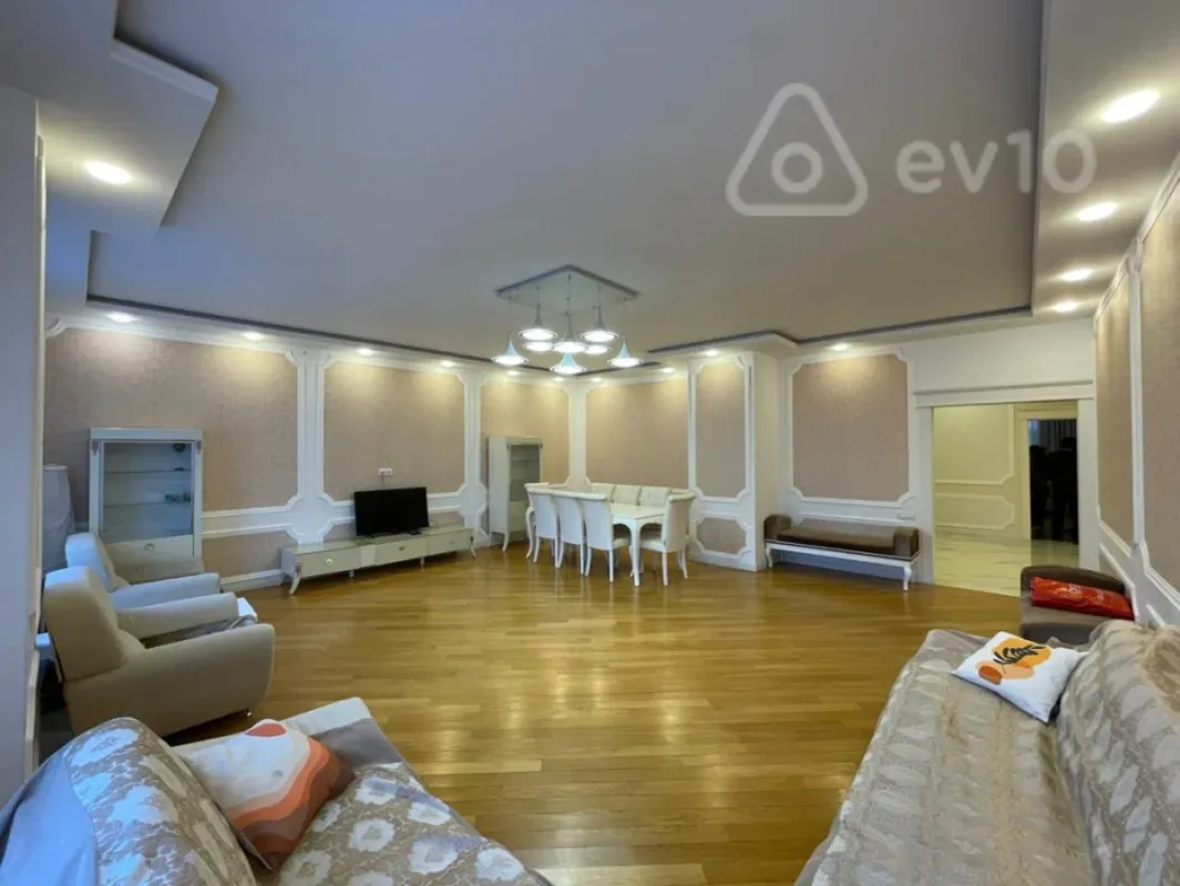 Kirayə verilir 4 otaqlı yeni tikili 220 m²
