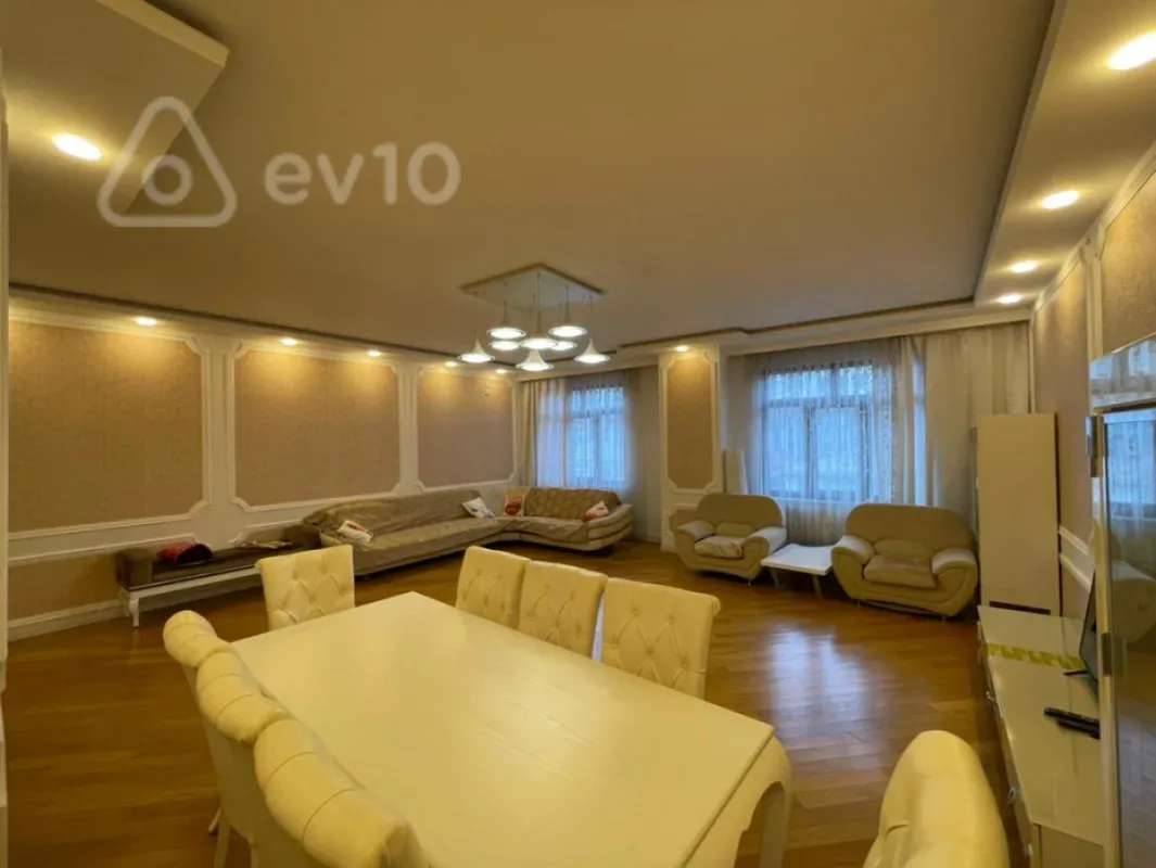 Kirayə verilir 4 otaqlı yeni tikili 220 m²