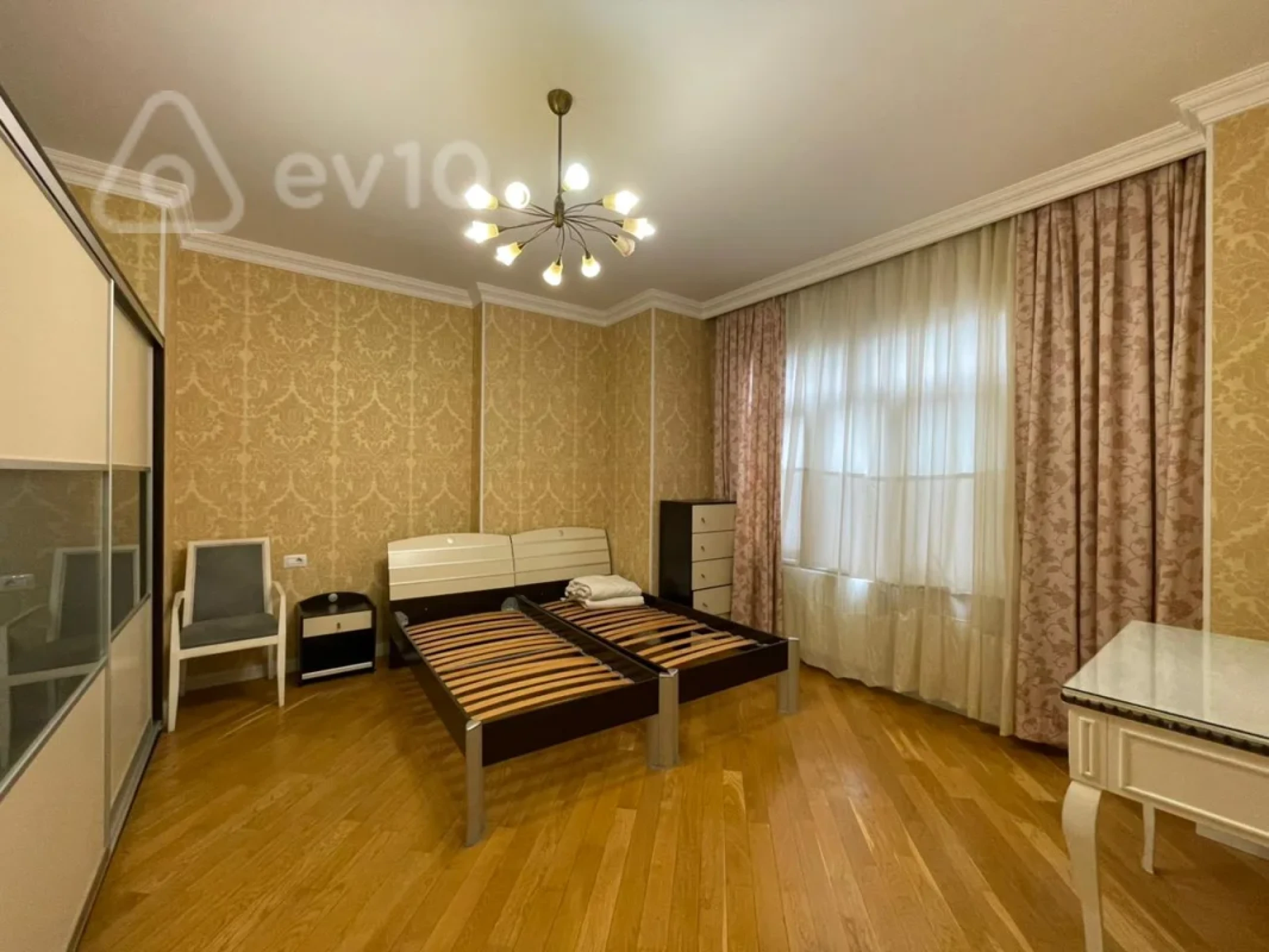 Kirayə verilir 4 otaqlı yeni tikili 220 m²