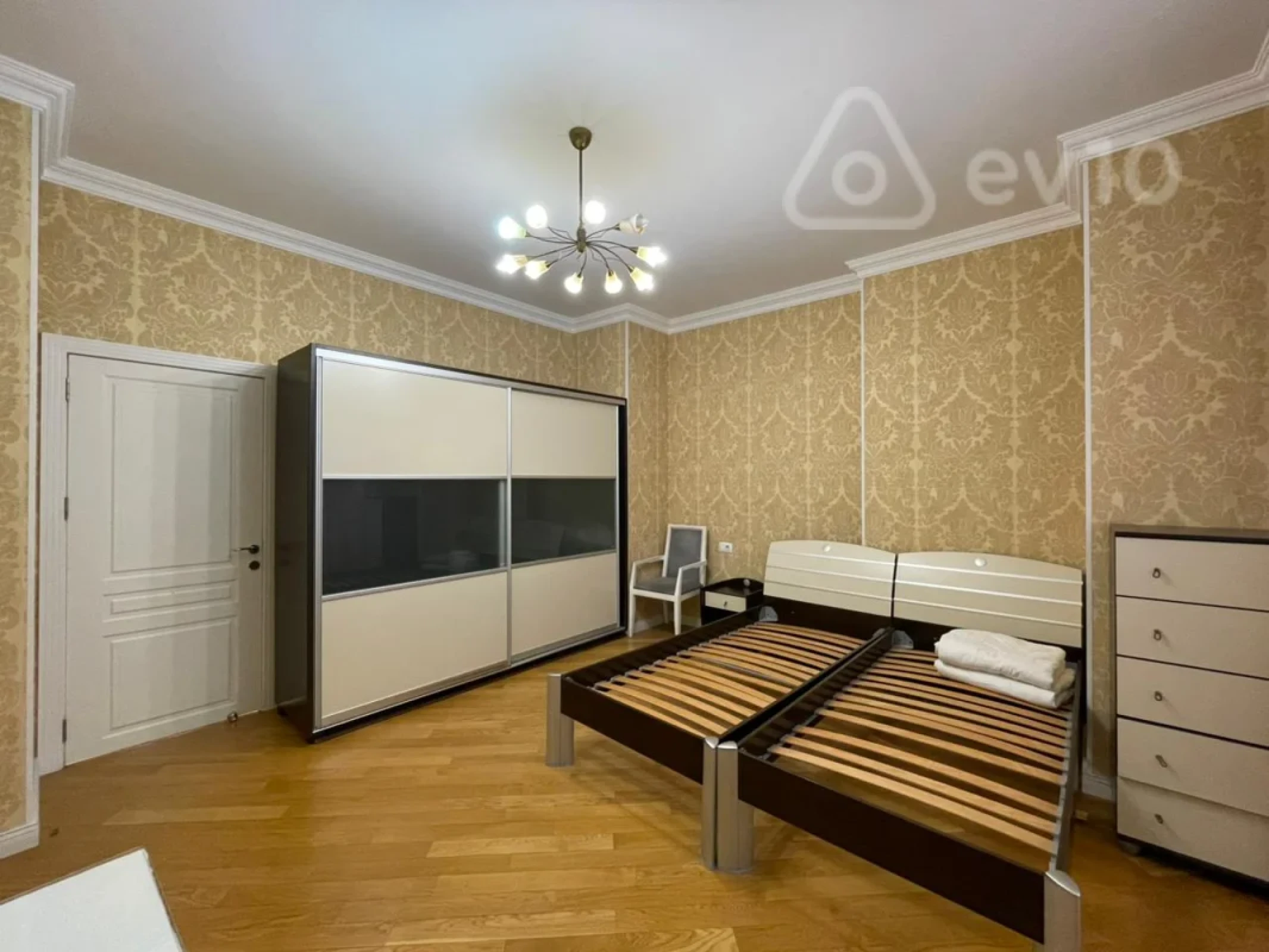 Kirayə verilir 4 otaqlı yeni tikili 220 m²