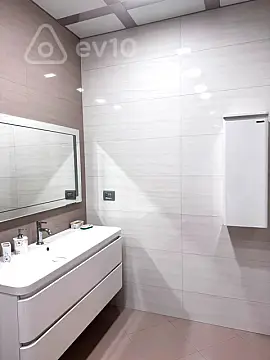 Kirayə verilir 2 otaqlı yeni tikili 125 m²