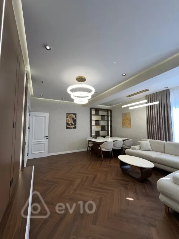 Satılır 3 otaqlı yeni tikili 140 m²