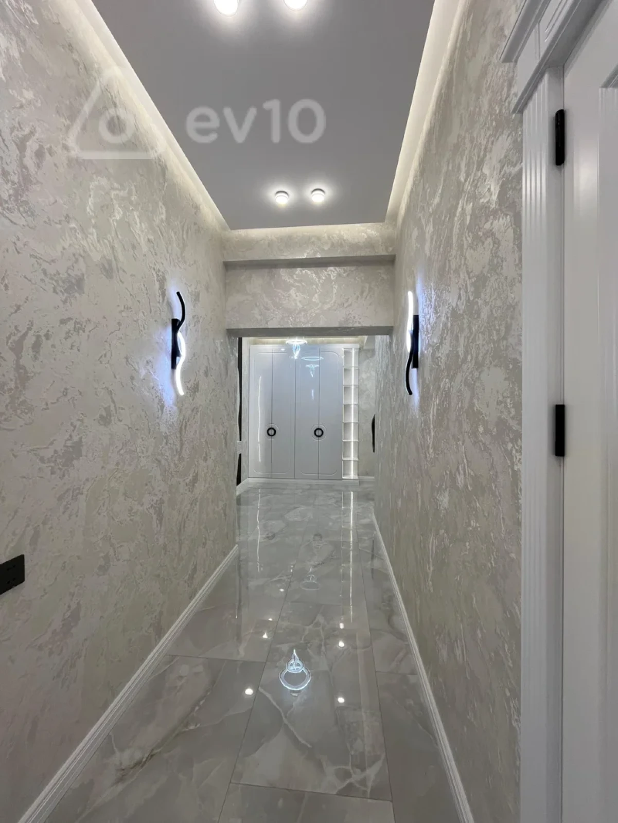 Satılır 3 otaqlı yeni tikili 140 m²