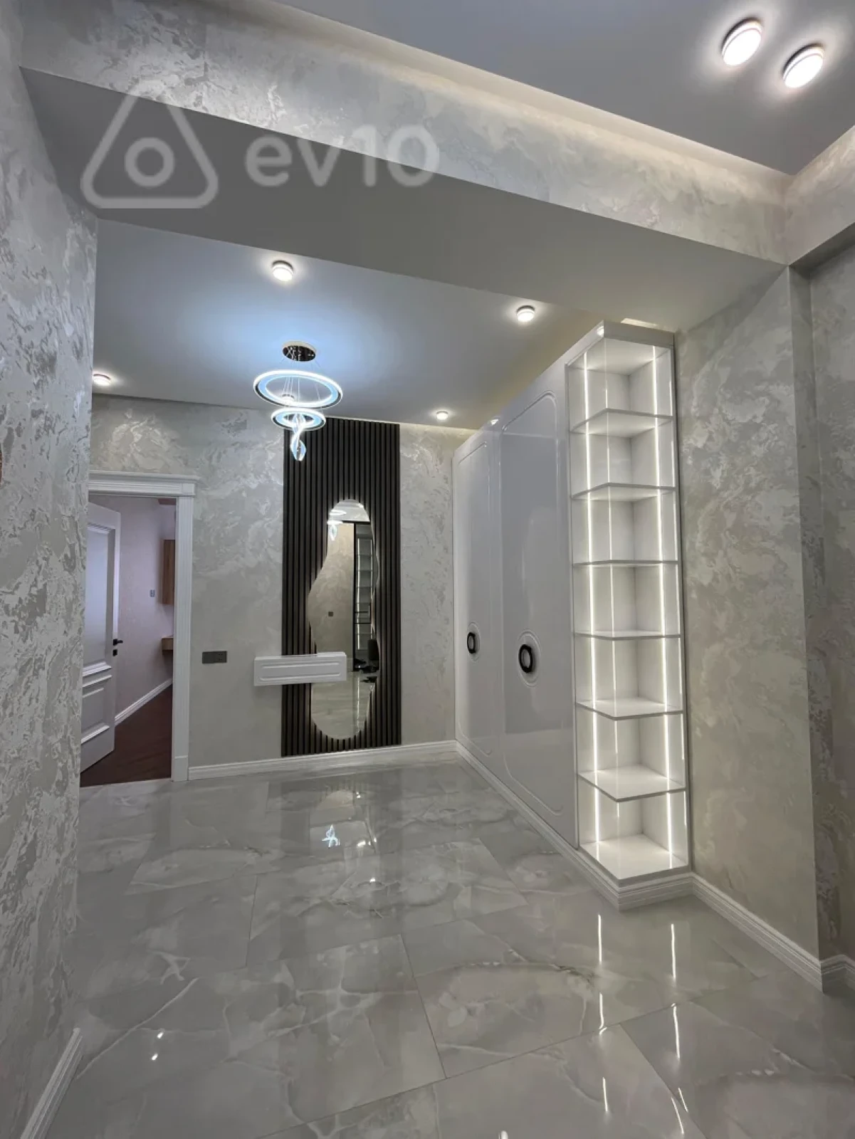 Satılır 3 otaqlı yeni tikili 140 m²