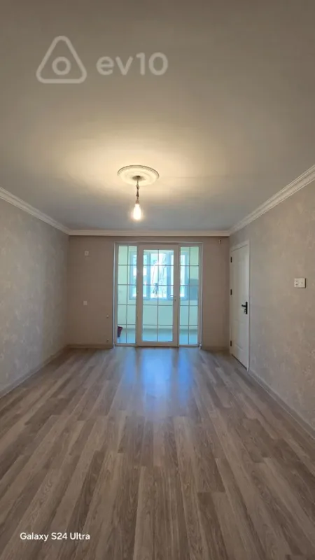 Satılır 2 otaqlı köhnə tikili 42 m²