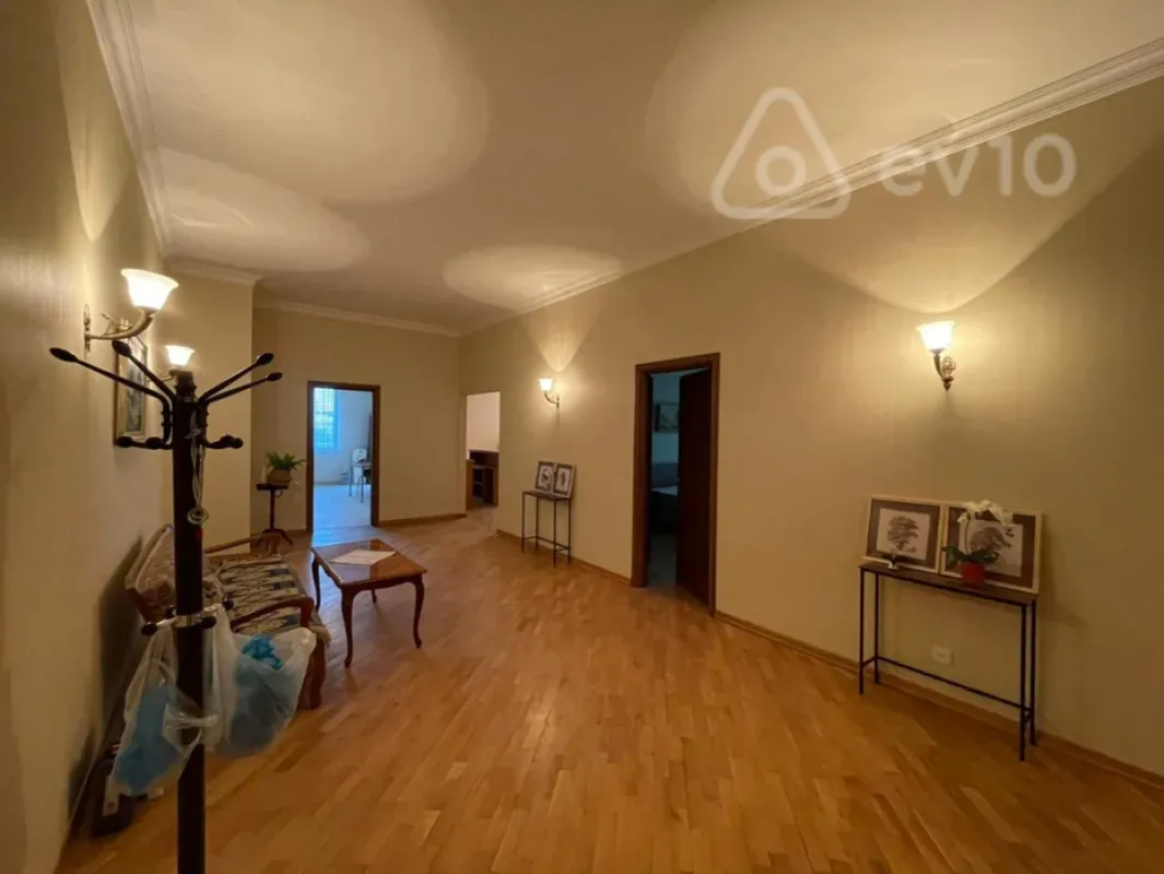 Kirayə verilir 4 otaqlı yeni tikili 200 m²