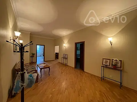 Kirayə verilir 4 otaqlı yeni tikili 200 m²