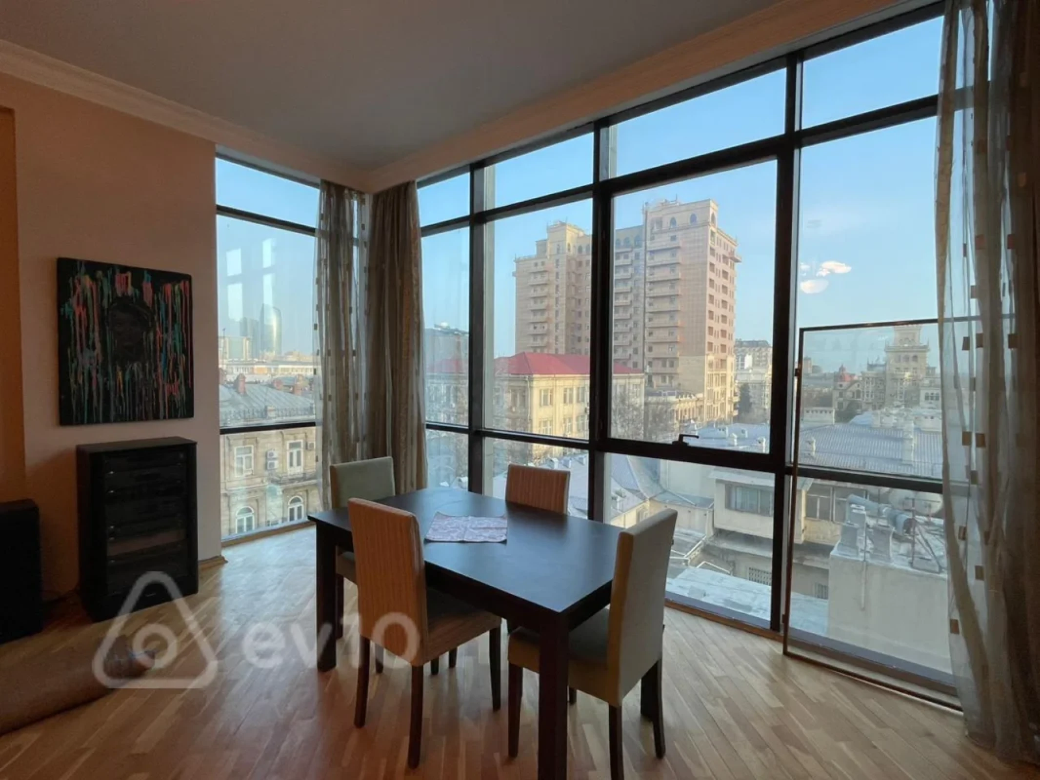 Kirayə verilir 4 otaqlı yeni tikili 200 m²