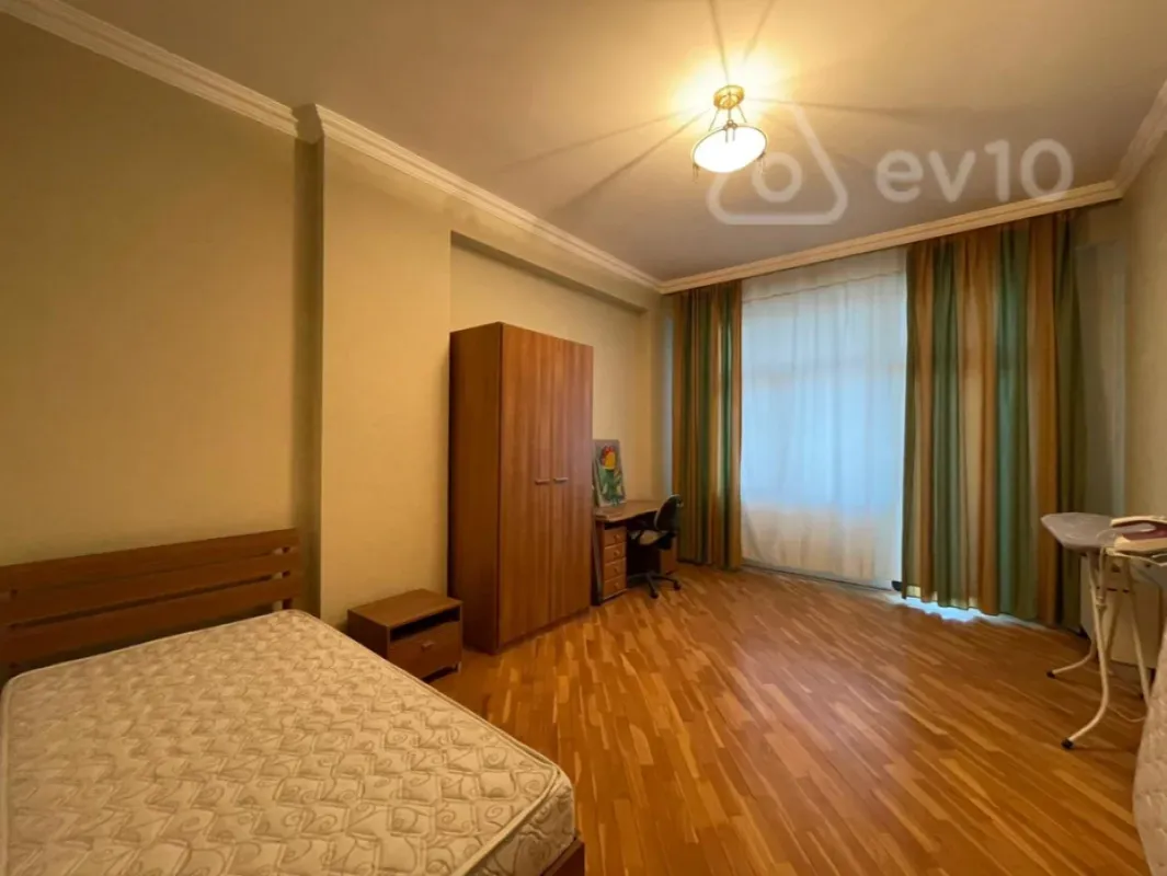 Kirayə verilir 4 otaqlı yeni tikili 200 m²