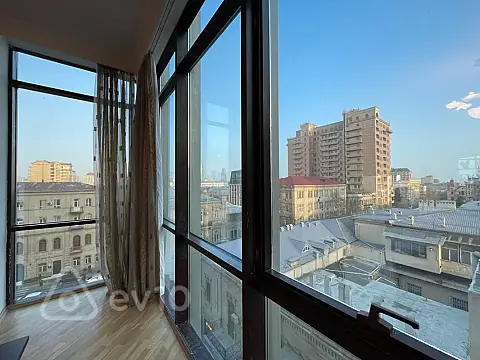 Kirayə verilir 4 otaqlı yeni tikili 200 m²