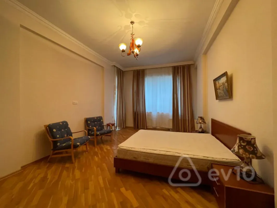 Kirayə verilir 4 otaqlı yeni tikili 200 m²