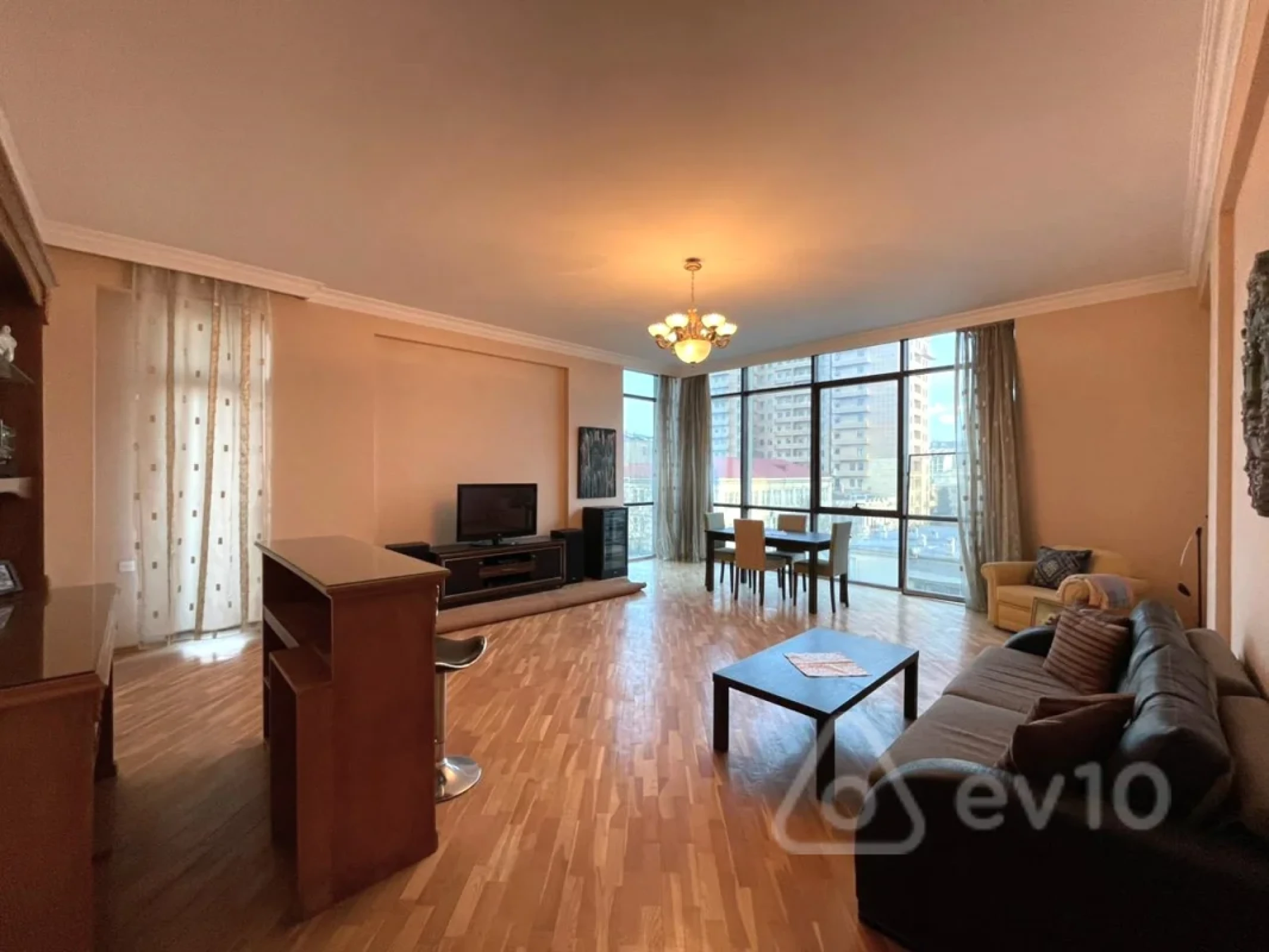 Kirayə verilir 4 otaqlı yeni tikili 200 m²