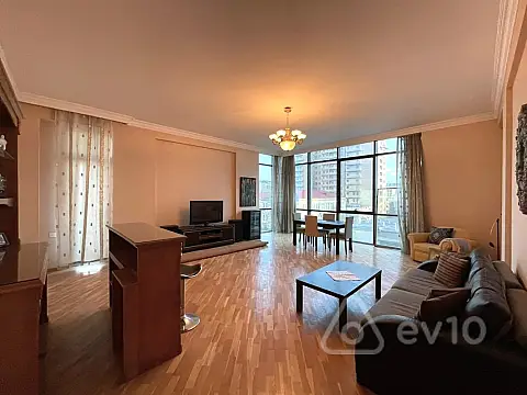 Kirayə verilir 4 otaqlı yeni tikili 200 m²