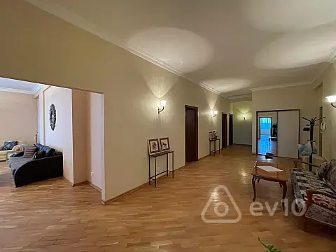 Kirayə verilir 4 otaqlı yeni tikili 200 m²