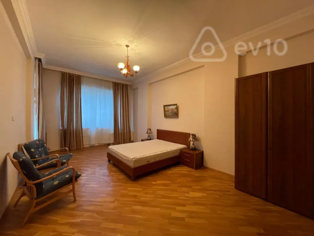 Kirayə verilir 4 otaqlı yeni tikili 200 m²