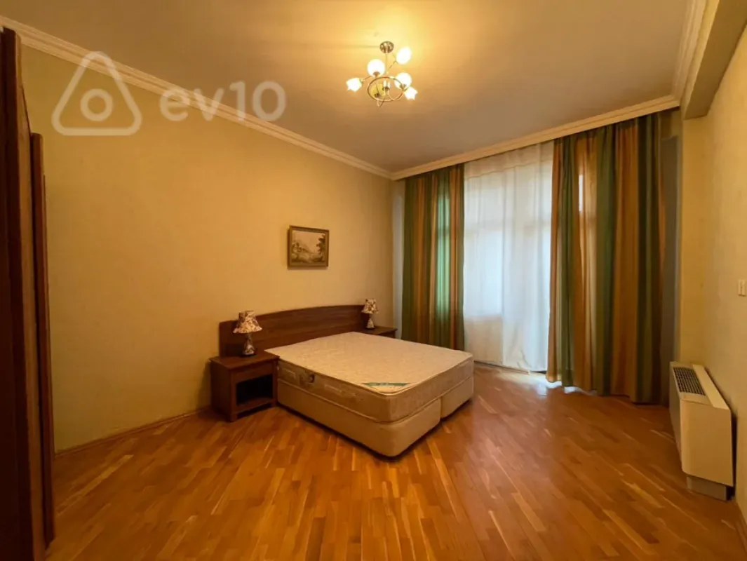 Kirayə verilir 4 otaqlı yeni tikili 200 m²