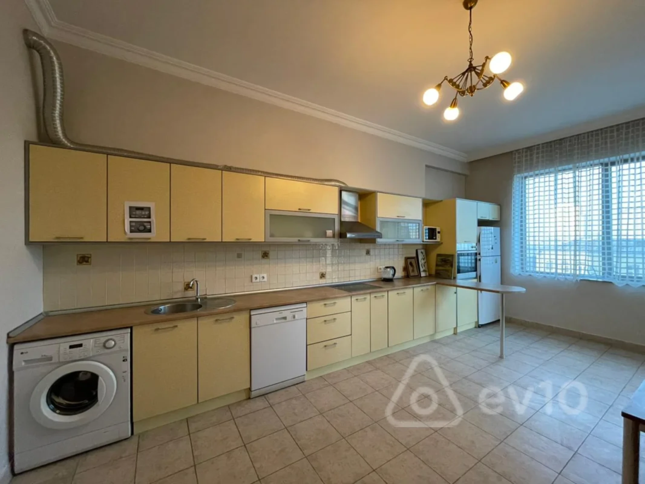 Kirayə verilir 4 otaqlı yeni tikili 200 m²