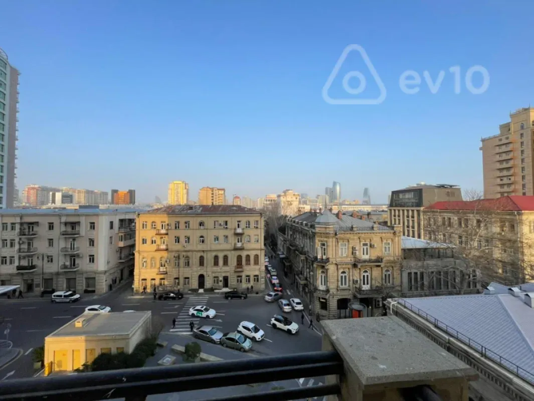 Kirayə verilir 4 otaqlı yeni tikili 200 m²