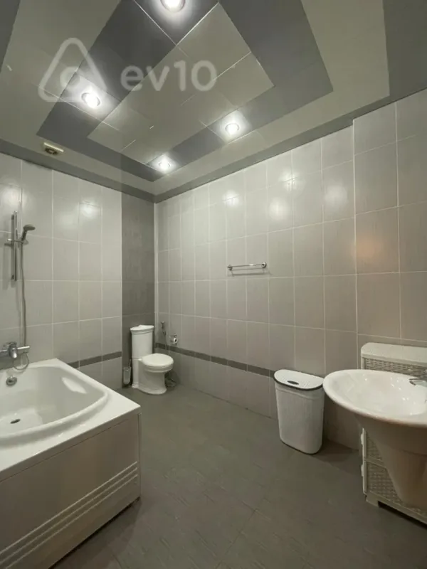 Kirayə verilir 4 otaqlı yeni tikili 200 m²