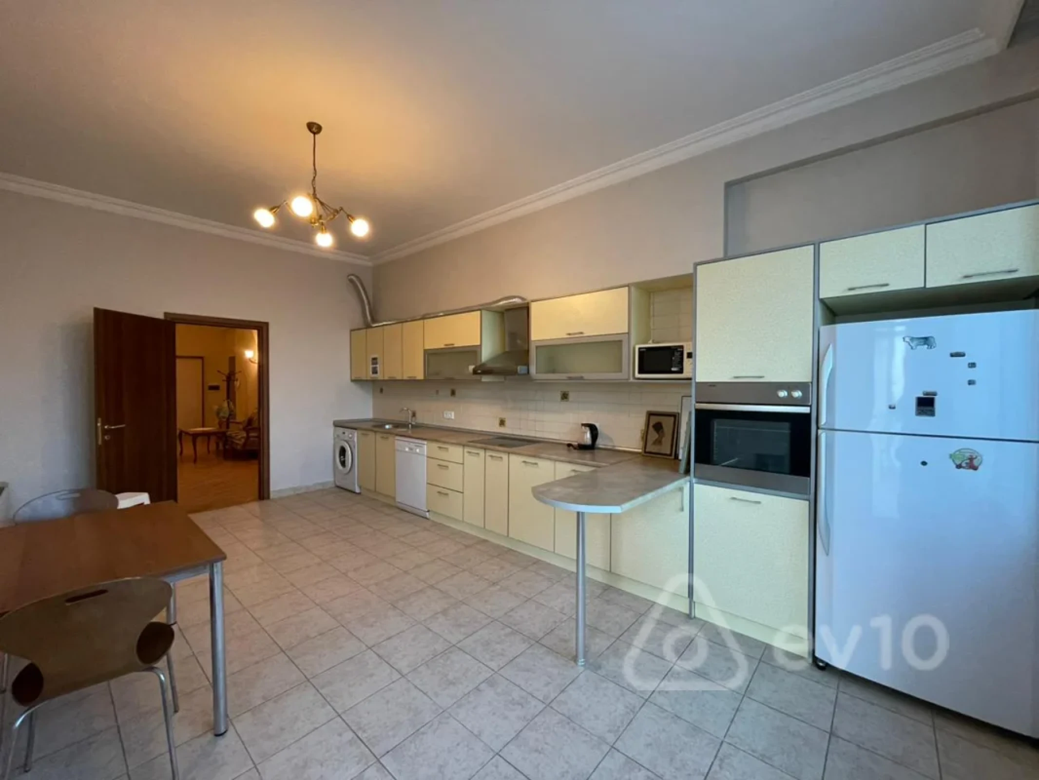 Kirayə verilir 4 otaqlı yeni tikili 200 m²